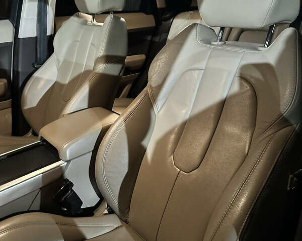 Белый Ленд Ровер Рендж Ровер Эвок, объемом двигателя 2 л и пробегом 200 тыс. км за 15500 $, фото 40 на Automoto.ua