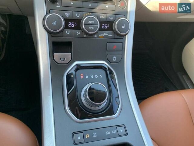 Білий Ленд Ровер Рендж Ровер Евок, об'ємом двигуна 2.18 л та пробігом 130 тис. км за 17999 $, фото 7 на Automoto.ua