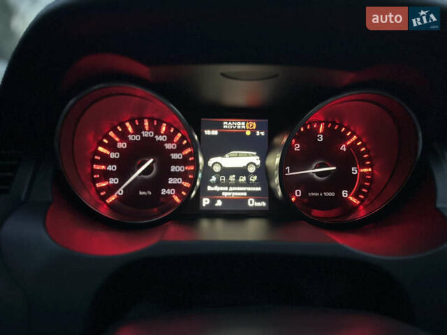Белый Ленд Ровер Рендж Ровер Эвок, объемом двигателя 2.18 л и пробегом 193 тыс. км за 19500 $, фото 8 на Automoto.ua