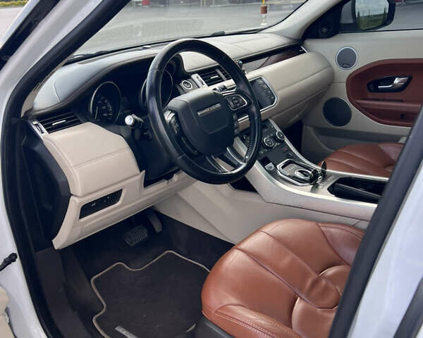 Белый Ленд Ровер Рендж Ровер Эвок, объемом двигателя 2 л и пробегом 233 тыс. км за 15650 $, фото 5 на Automoto.ua