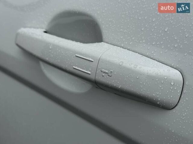 Білий Ленд Ровер Рендж Ровер Евок, об'ємом двигуна 2 л та пробігом 231 тис. км за 16990 $, фото 19 на Automoto.ua