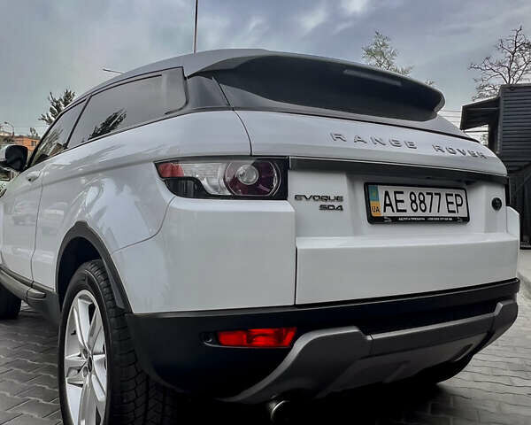 Білий Ленд Ровер Рендж Ровер Евок, об'ємом двигуна 2.18 л та пробігом 190 тис. км за 19200 $, фото 4 на Automoto.ua
