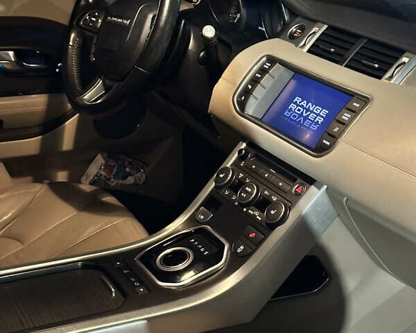 Білий Ленд Ровер Рендж Ровер Евок, об'ємом двигуна 2 л та пробігом 320 тис. км за 14000 $, фото 23 на Automoto.ua