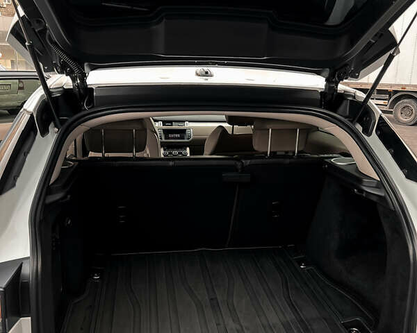 Білий Ленд Ровер Рендж Ровер Евок, об'ємом двигуна 2.18 л та пробігом 190 тис. км за 19200 $, фото 23 на Automoto.ua