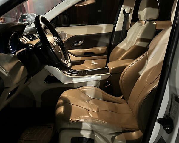 Белый Ленд Ровер Рендж Ровер Эвок, объемом двигателя 2 л и пробегом 200 тыс. км за 15500 $, фото 33 на Automoto.ua