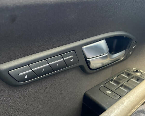 Ленд Ровер Рендж Ровер Эвок 2012 в Киеве на Automoto.ua Белый Ленд Ровер Рендж Ровер Эвок, объемом двигателя 2.18 л и пробегом 215 тыс. км за 19999 $, фото 62 на Automoto.ua