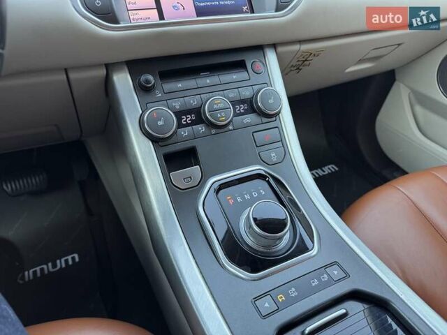 Белый Ленд Ровер Рендж Ровер Эвок, объемом двигателя 2.18 л и пробегом 159 тыс. км за 17900 $, фото 19 на Automoto.ua