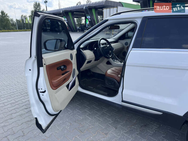 Белый Ленд Ровер Рендж Ровер Эвок, объемом двигателя 2 л и пробегом 233 тыс. км за 15650 $, фото 4 на Automoto.ua