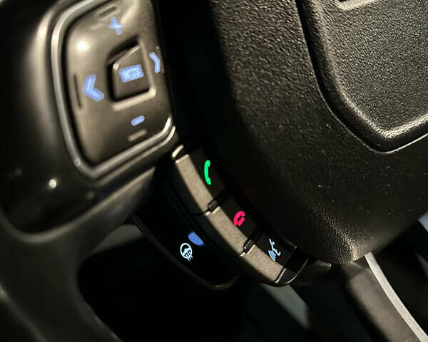 Білий Ленд Ровер Рендж Ровер Евок, об'ємом двигуна 2 л та пробігом 320 тис. км за 14000 $, фото 16 на Automoto.ua