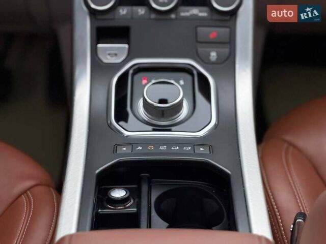 Білий Ленд Ровер Рендж Ровер Евок, об'ємом двигуна 2 л та пробігом 125 тис. км за 14800 $, фото 47 на Automoto.ua