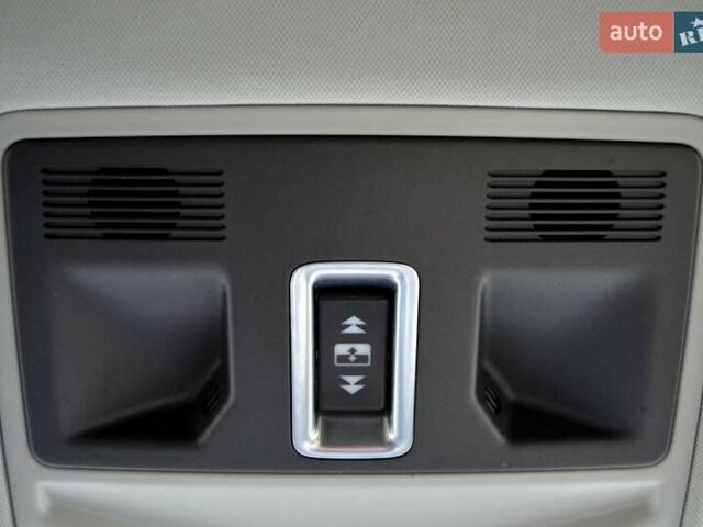 Белый Ленд Ровер Рендж Ровер Эвок, объемом двигателя 2 л и пробегом 175 тыс. км за 14900 $, фото 41 на Automoto.ua