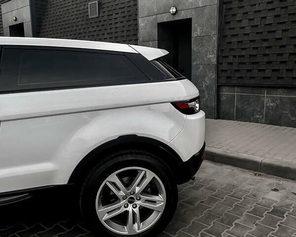 Білий Ленд Ровер Рендж Ровер Евок, об'ємом двигуна 2.18 л та пробігом 190 тис. км за 19200 $, фото 10 на Automoto.ua