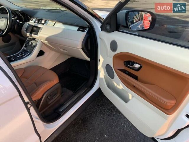 Білий Ленд Ровер Рендж Ровер Евок, об'ємом двигуна 2.18 л та пробігом 130 тис. км за 17999 $, фото 12 на Automoto.ua