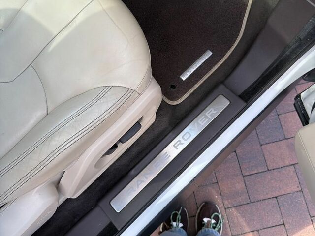Білий Ленд Ровер Рендж Ровер Евок, об'ємом двигуна 2 л та пробігом 178 тис. км за 16500 $, фото 24 на Automoto.ua