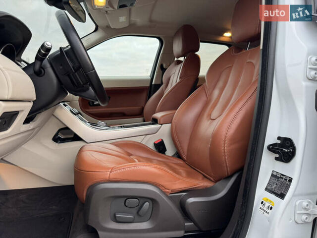 Білий Ленд Ровер Рендж Ровер Евок, об'ємом двигуна 2.2 л та пробігом 108 тис. км за 17800 $, фото 23 на Automoto.ua