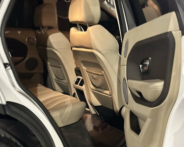 Белый Ленд Ровер Рендж Ровер Эвок, объемом двигателя 2 л и пробегом 200 тыс. км за 15500 $, фото 56 на Automoto.ua