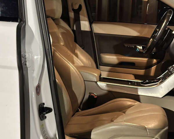 Белый Ленд Ровер Рендж Ровер Эвок, объемом двигателя 2 л и пробегом 200 тыс. км за 15500 $, фото 51 на Automoto.ua