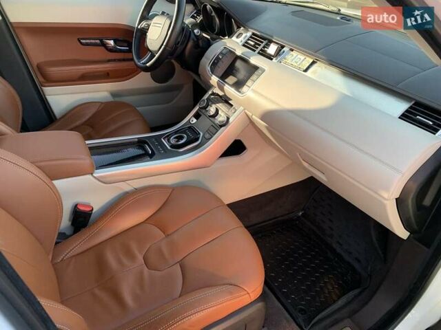 Білий Ленд Ровер Рендж Ровер Евок, об'ємом двигуна 2.18 л та пробігом 130 тис. км за 17999 $, фото 13 на Automoto.ua