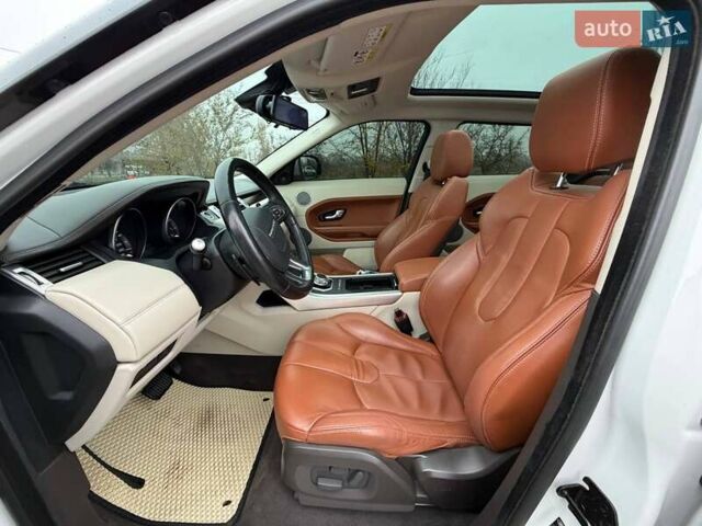 Білий Ленд Ровер Рендж Ровер Евок, об'ємом двигуна 2 л та пробігом 125 тис. км за 14800 $, фото 31 на Automoto.ua