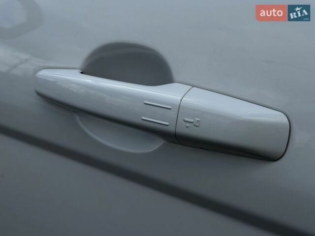 Білий Ленд Ровер Рендж Ровер Евок, об'ємом двигуна 2 л та пробігом 90 тис. км за 18999 $, фото 8 на Automoto.ua