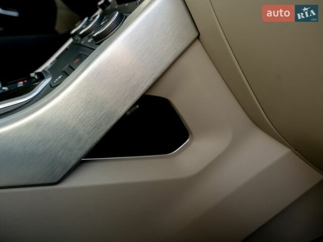 Белый Ленд Ровер Рендж Ровер Эвок, объемом двигателя 2.2 л и пробегом 148 тыс. км за 19000 $, фото 56 на Automoto.ua