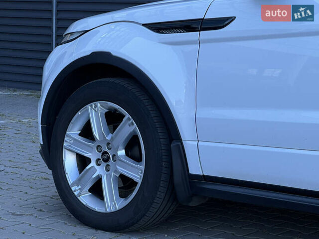 Ленд Ровер Рендж Ровер Эвок 2013 в Киеве на Automoto.ua Белый Ленд Ровер Рендж Ровер Эвок, объемом двигателя 2.18 л и пробегом 124 тыс. км за 18500 $, фото 15 на Automoto.ua