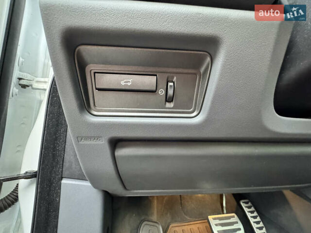 Белый Ленд Ровер Рендж Ровер Эвок, объемом двигателя 2.18 л и пробегом 126 тыс. км за 20800 $, фото 19 на Automoto.ua