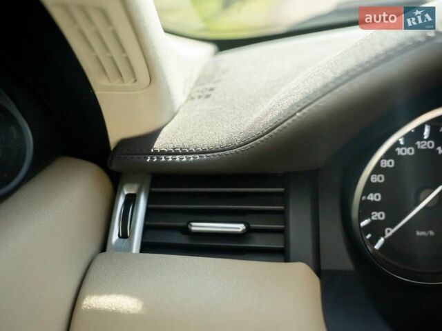 Белый Ленд Ровер Рендж Ровер Эвок, объемом двигателя 2.2 л и пробегом 148 тыс. км за 19000 $, фото 45 на Automoto.ua