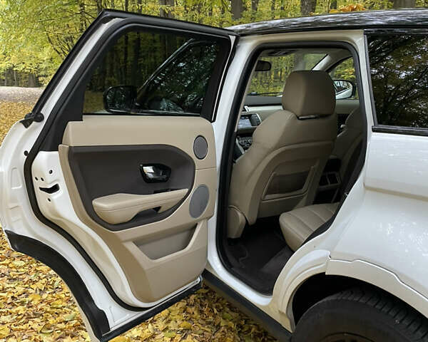 Белый Ленд Ровер Рендж Ровер Эвок, объемом двигателя 2 л и пробегом 181 тыс. км за 15850 $, фото 5 на Automoto.ua