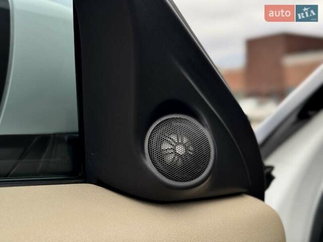 Ленд Ровер Рендж Ровер Евок 2013 у Києві на Automoto.ua Білий Ленд Ровер Рендж Ровер Евок, об'ємом двигуна 2.18 л та пробігом 170 тис. км за 17900 $, фото 21 на Automoto.ua