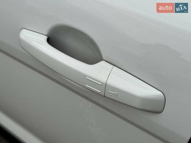 Ленд Ровер Рендж Ровер Евок 2013 у Києві на Automoto.ua Білий Ленд Ровер Рендж Ровер Евок, об'ємом двигуна 2.18 л та пробігом 170 тис. км за 17900 $, фото 16 на Automoto.ua