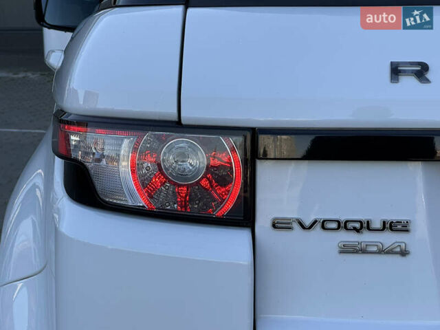 Ленд Ровер Рендж Ровер Эвок 2013 в Киеве на Automoto.ua Белый Ленд Ровер Рендж Ровер Эвок, объемом двигателя 2.18 л и пробегом 124 тыс. км за 18500 $, фото 14 на Automoto.ua