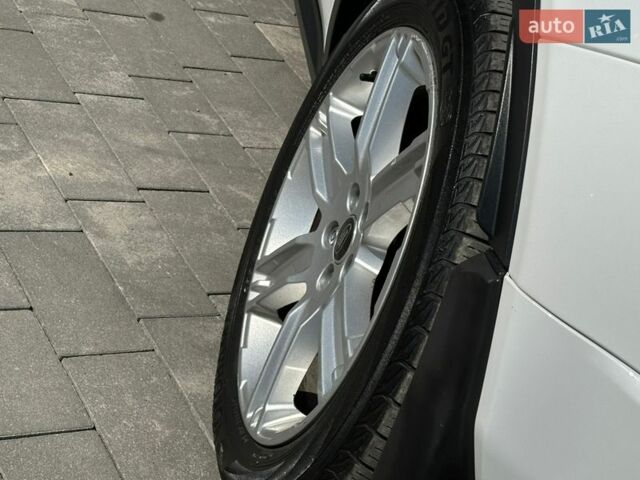 Белый Ленд Ровер Рендж Ровер Эвок, объемом двигателя 2.2 л и пробегом 158 тыс. км за 16500 $, фото 83 на Automoto.ua