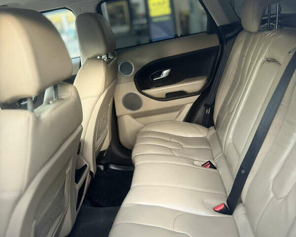 Белый Ленд Ровер Рендж Ровер Эвок, объемом двигателя 2.18 л и пробегом 180 тыс. км за 15500 $, фото 16 на Automoto.ua