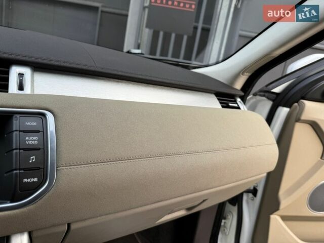 Белый Ленд Ровер Рендж Ровер Эвок, объемом двигателя 2 л и пробегом 241 тыс. км за 13200 $, фото 25 на Automoto.ua