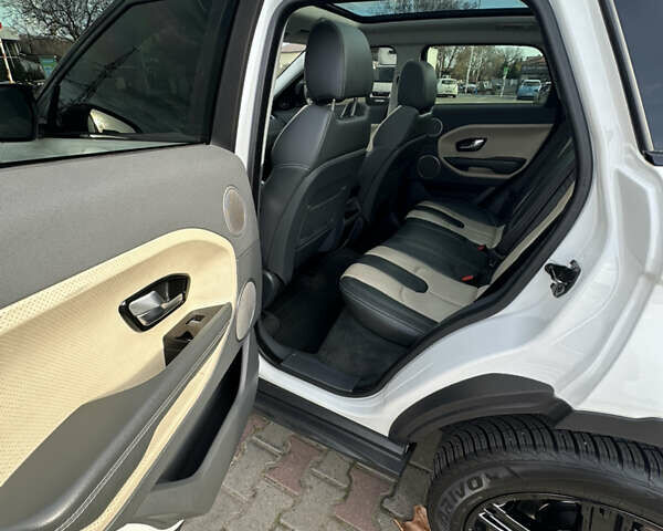 Білий Ленд Ровер Рендж Ровер Евок, об'ємом двигуна 2.18 л та пробігом 72 тис. км за 18500 $, фото 13 на Automoto.ua