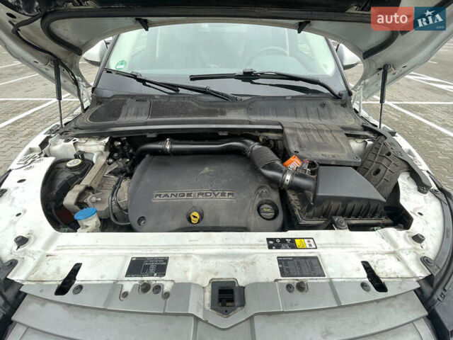 Белый Ленд Ровер Рендж Ровер Эвок, объемом двигателя 2.18 л и пробегом 196 тыс. км за 17950 $, фото 17 на Automoto.ua