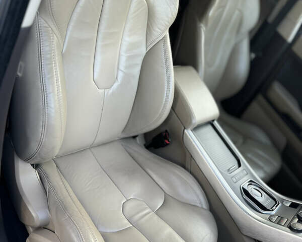 Белый Ленд Ровер Рендж Ровер Эвок, объемом двигателя 2.18 л и пробегом 180 тыс. км за 15500 $, фото 15 на Automoto.ua