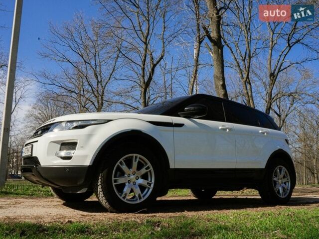 Белый Ленд Ровер Рендж Ровер Эвок, объемом двигателя 2.2 л и пробегом 148 тыс. км за 19000 $, фото 3 на Automoto.ua