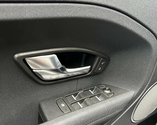 Білий Ленд Ровер Рендж Ровер Евок, об'ємом двигуна 2.18 л та пробігом 256 тис. км за 15500 $, фото 7 на Automoto.ua