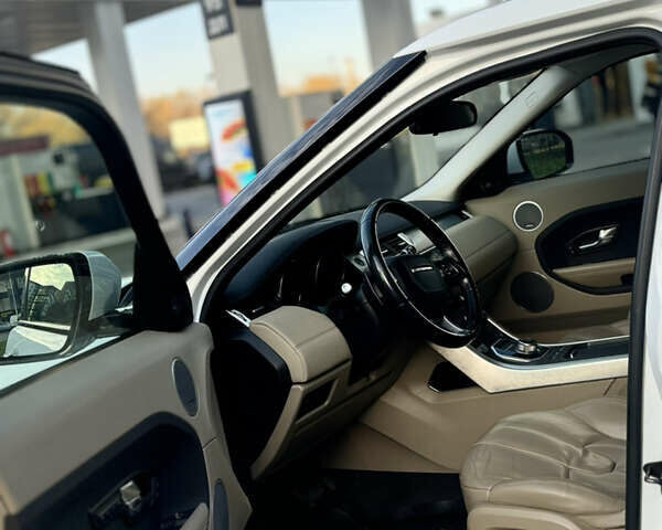 Белый Ленд Ровер Рендж Ровер Эвок, объемом двигателя 2.18 л и пробегом 180 тыс. км за 15500 $, фото 9 на Automoto.ua