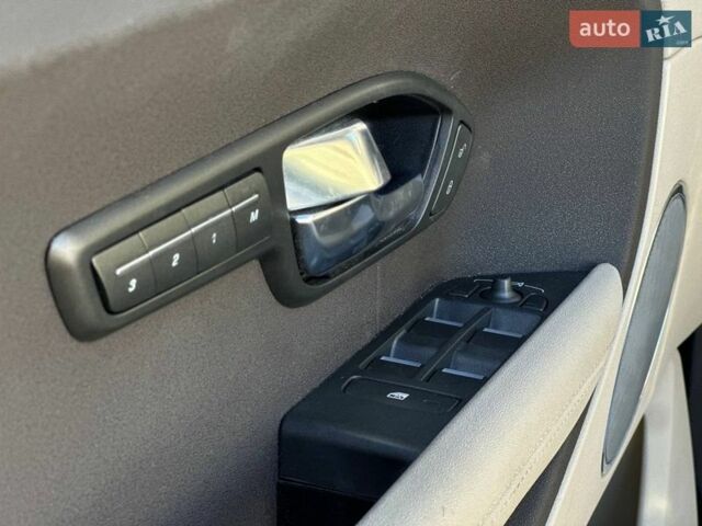 Білий Ленд Ровер Рендж Ровер Евок, об'ємом двигуна 2 л та пробігом 186 тис. км за 10500 $, фото 8 на Automoto.ua