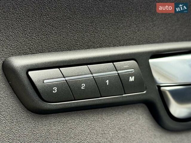 Ленд Ровер Рендж Ровер Евок 2013 у Києві на Automoto.ua Білий Ленд Ровер Рендж Ровер Евок, об'ємом двигуна 2.18 л та пробігом 170 тис. км за 17900 $, фото 44 на Automoto.ua