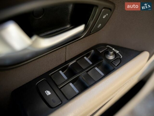 Белый Ленд Ровер Рендж Ровер Эвок, объемом двигателя 2.2 л и пробегом 148 тыс. км за 19000 $, фото 40 на Automoto.ua