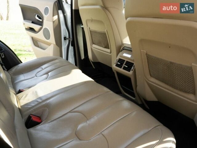 Белый Ленд Ровер Рендж Ровер Эвок, объемом двигателя 2.2 л и пробегом 148 тыс. км за 19000 $, фото 12 на Automoto.ua