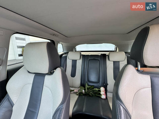 Белый Ленд Ровер Рендж Ровер Эвок, объемом двигателя 2.18 л и пробегом 126 тыс. км за 20800 $, фото 9 на Automoto.ua