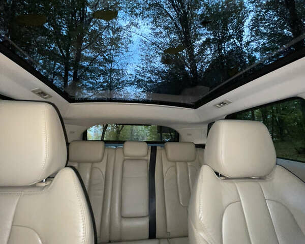 Белый Ленд Ровер Рендж Ровер Эвок, объемом двигателя 2 л и пробегом 181 тыс. км за 15850 $, фото 2 на Automoto.ua