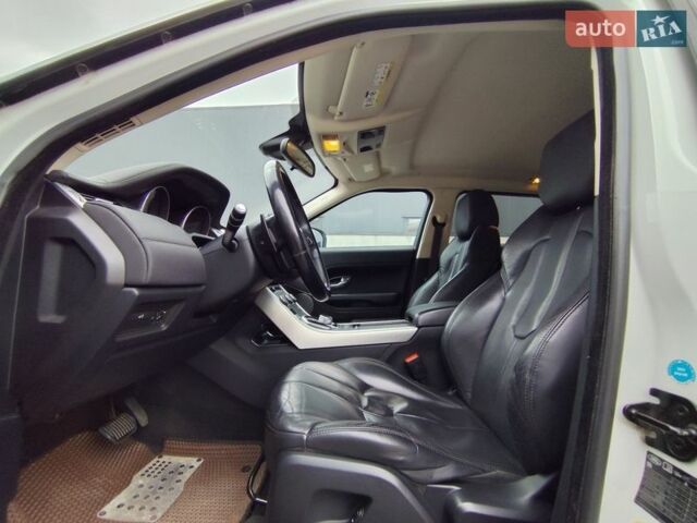 Белый Ленд Ровер Рендж Ровер Эвок, объемом двигателя 2.2 л и пробегом 207 тыс. км за 16500 $, фото 9 на Automoto.ua