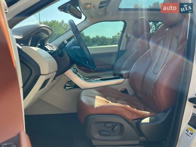 Білий Ленд Ровер Рендж Ровер Евок, об'ємом двигуна 2 л та пробігом 154 тис. км за 15800 $, фото 9 на Automoto.ua