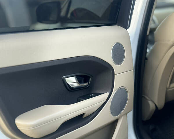 Белый Ленд Ровер Рендж Ровер Эвок, объемом двигателя 2.18 л и пробегом 180 тыс. км за 15500 $, фото 18 на Automoto.ua